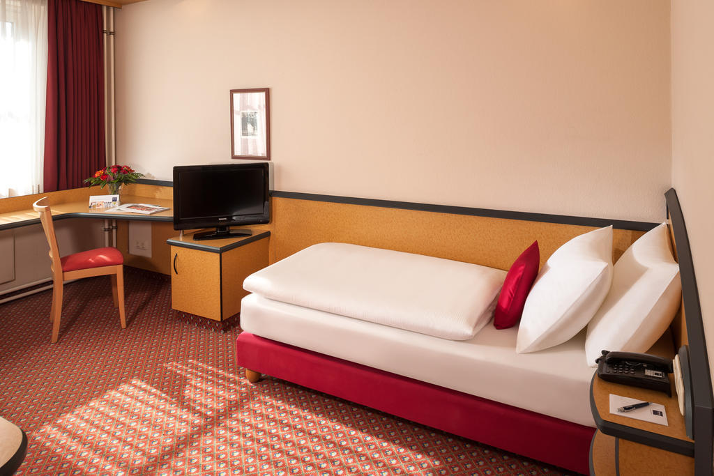Dorint Airport-Hotel Berlin-Tegel Rum bild
