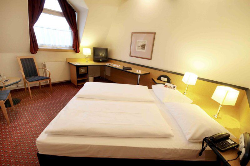 Dorint Airport-Hotel Berlin-Tegel Rum bild